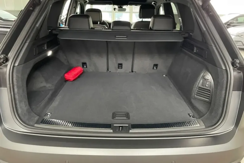 Volkswagen Touareg din 2024 cu 52.417 km - oferta VOL181602 - foto 12