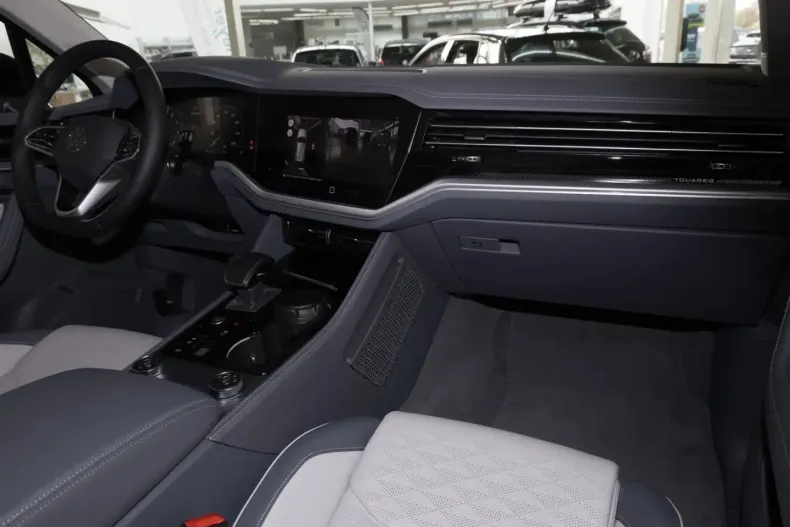 Volkswagen Touareg din 2024 cu 11.350 km - oferta VOL181604 - foto 4