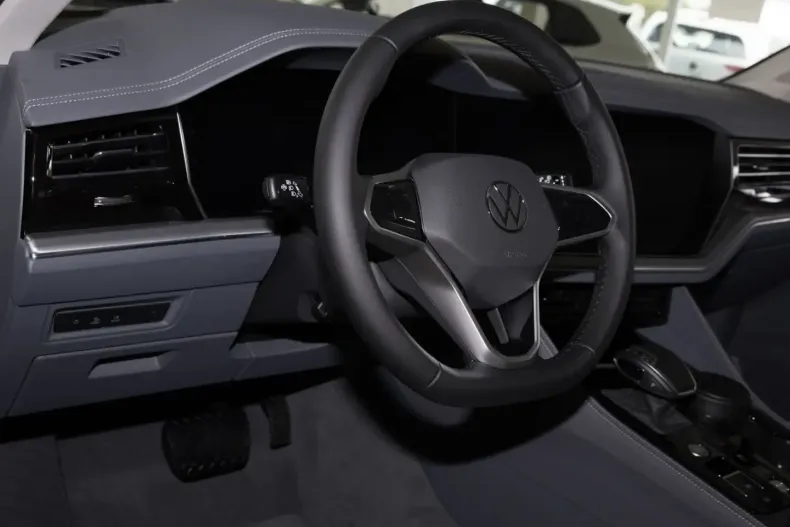 Volkswagen Touareg din 2024 cu 11.350 km - oferta VOL181604 - foto 9