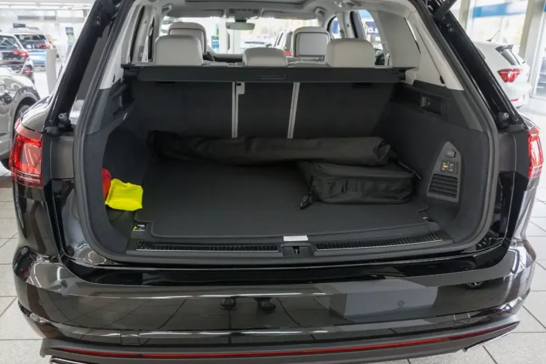 Volkswagen Touareg din 2024 cu 11.350 km - oferta VOL181604 - foto 12