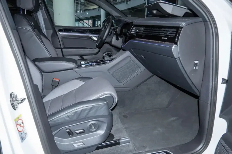 Volkswagen Touareg din 2024 cu 22.971 km - oferta VOL181605 - foto 2