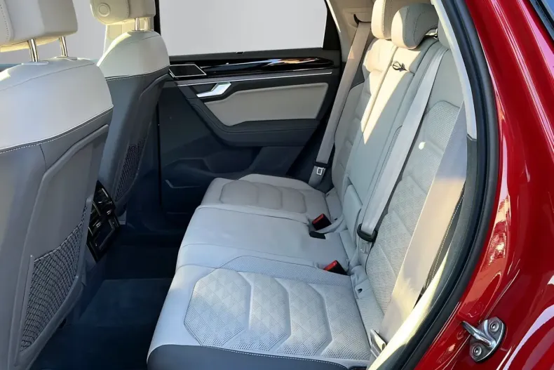 Volkswagen Touareg din 2025 cu 41.982 km - oferta VOL181606 - foto 9