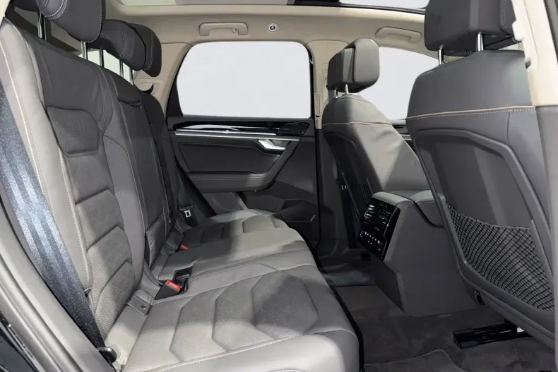 Volkswagen Touareg din 2025 cu 39.556 km - oferta VOL181610 - foto 12