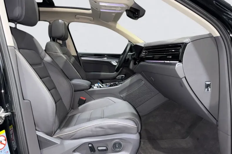 Volkswagen Touareg din 2025 cu 39.556 km - oferta VOL181610 - foto 13