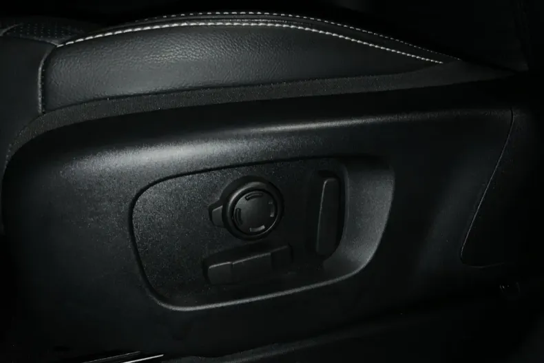 Land Rover Discovery din 2024 cu 28.404 km - oferta LAN181612 - foto 21