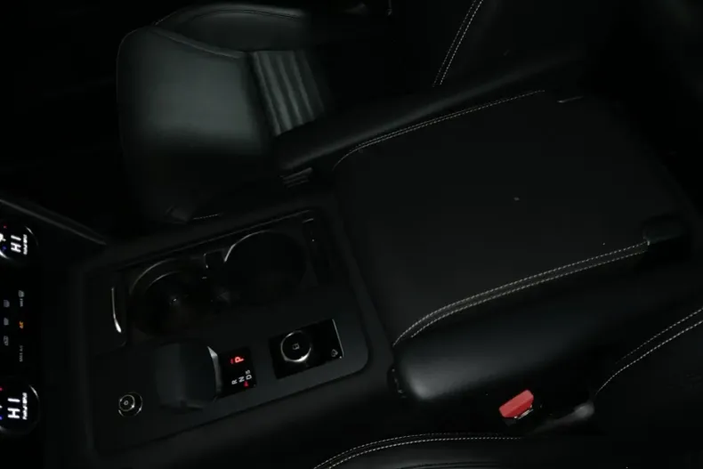 Land Rover Discovery din 2024 cu 28.404 km - oferta LAN181612 - foto 25