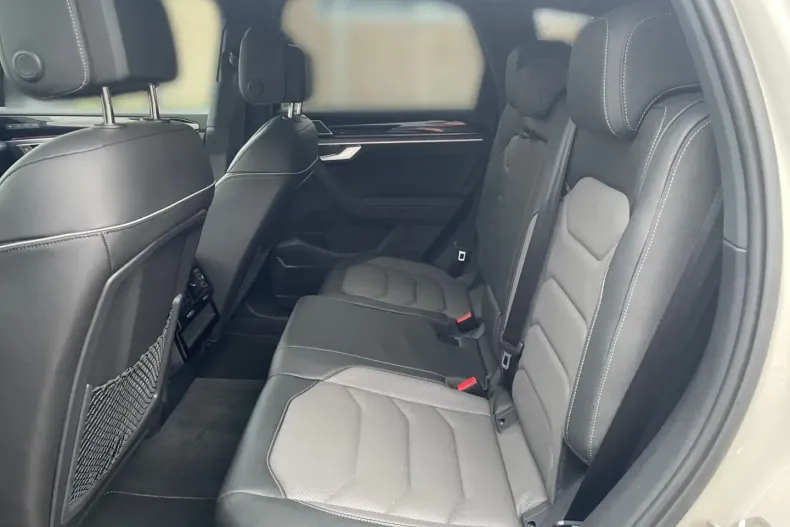 Volkswagen Touareg din 2025 cu 37.084 km - oferta VOL181618 - foto 11