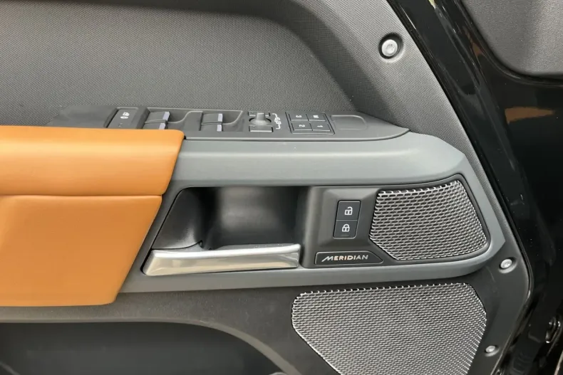 Land Rover Defender din 2024 cu 45.000 km - oferta LAN181632 - foto 16