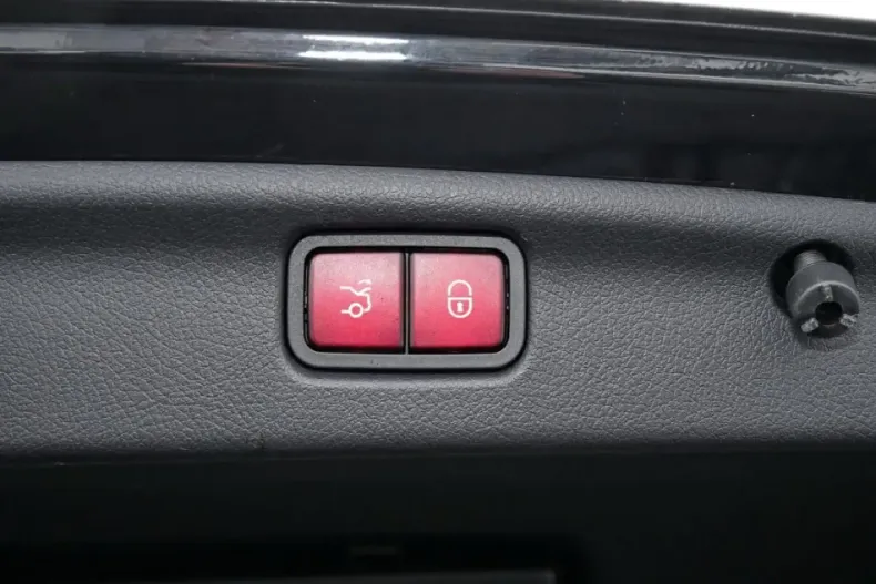 Mercedes-Benz C 300 (Clasa C) din 2022 cu 51.740 km - oferta MER181636 - foto 10