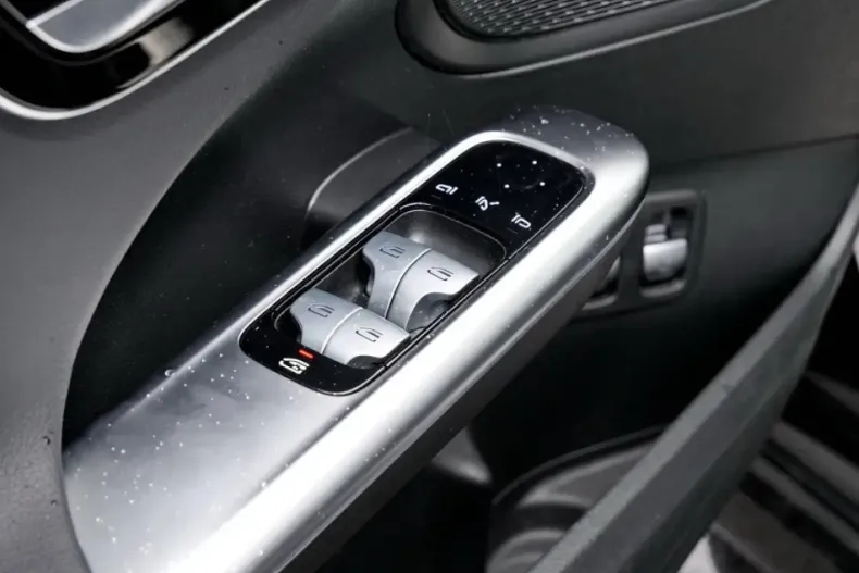 Mercedes-Benz C 300 (Clasa C) din 2022 cu 51.740 km - oferta MER181636 - foto 17