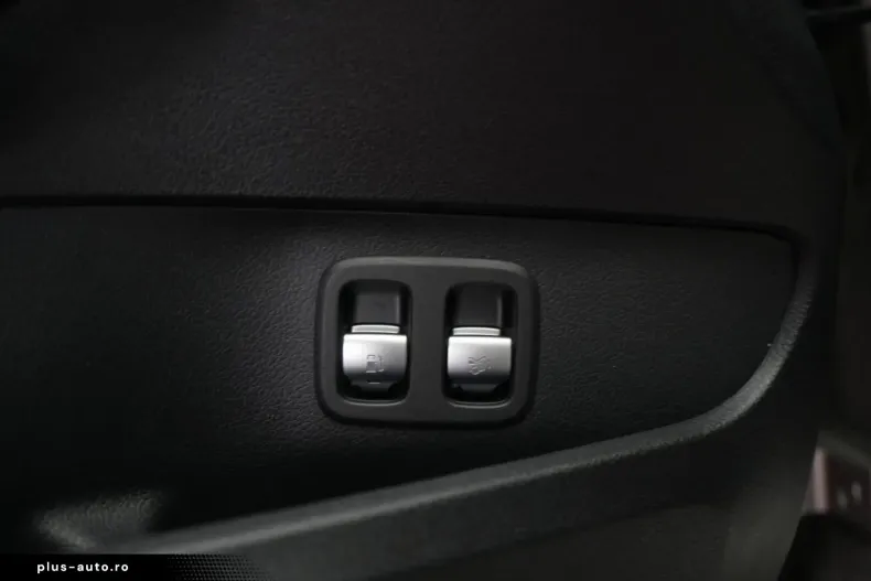 Mercedes-Benz C 300 (Clasa C) din 2022 cu 49.000 km - oferta MER181638 - foto 24