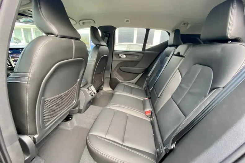 Volvo XC40 din 2023 cu 29.900 km - oferta VOL181665 - foto 8