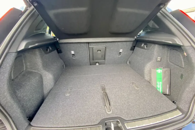 Volvo XC40 din 2023 cu 29.900 km - oferta VOL181665 - foto 9