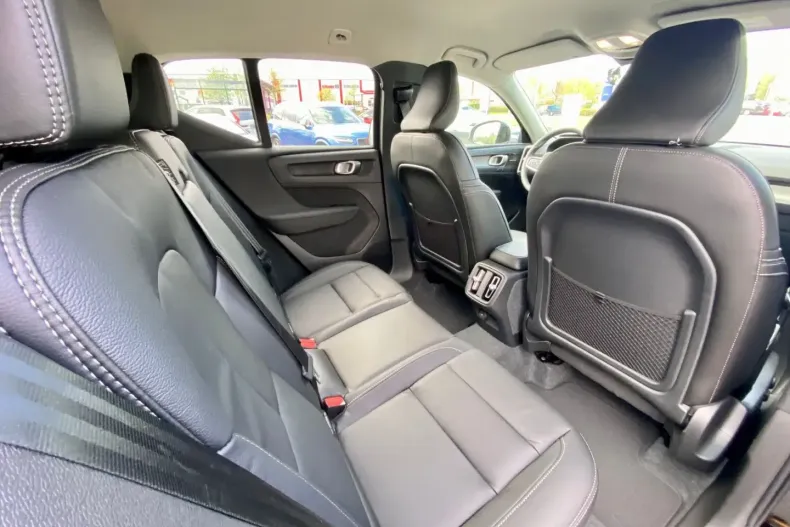 Volvo XC40 din 2023 cu 29.900 km - oferta VOL181665 - foto 11