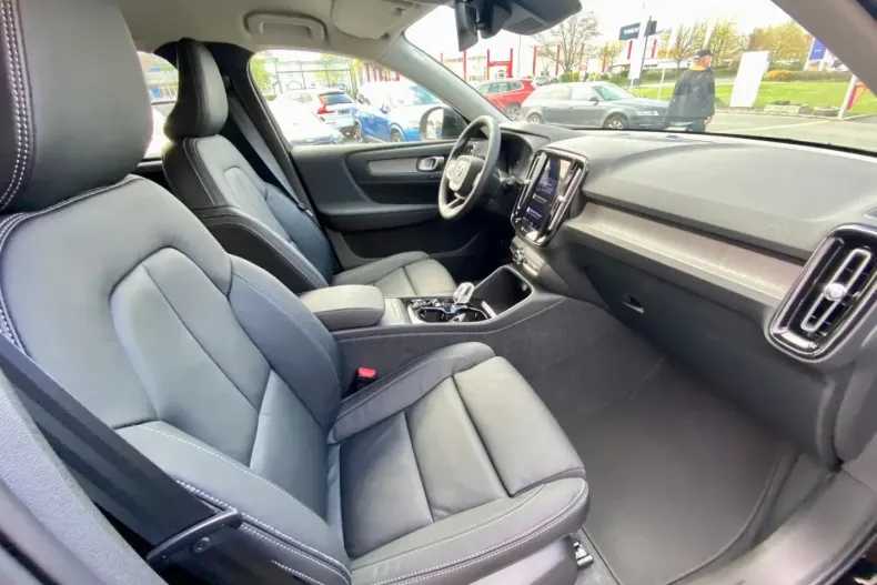 Volvo XC40 din 2023 cu 29.900 km - oferta VOL181665 - foto 13