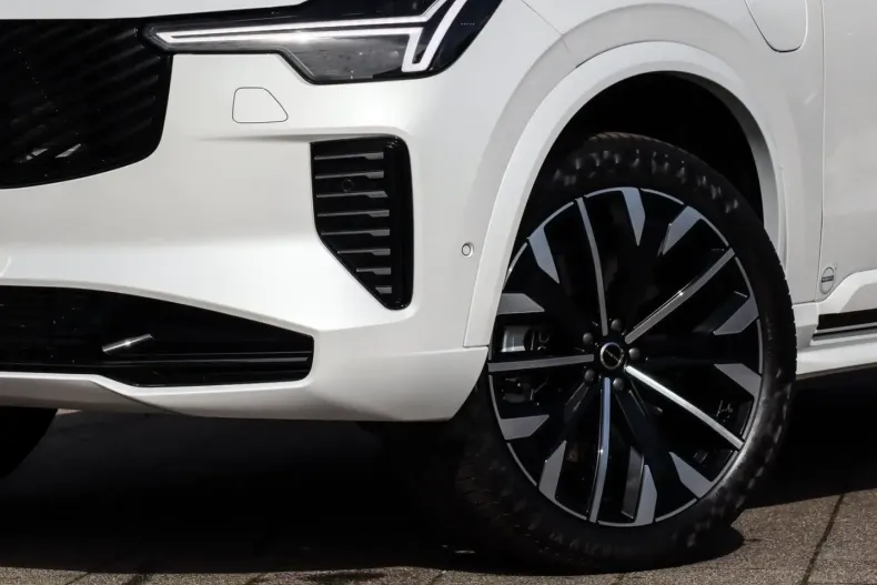 Volvo XC90 din 2025 cu 7.500 km - oferta VOL181669 - foto 3