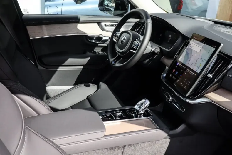 Volvo XC90 din 2025 cu 7.500 km - oferta VOL181669 - foto 4