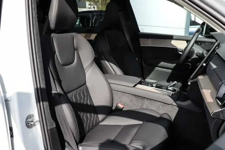 Volvo XC90 din 2025 cu 7.500 km - oferta VOL181669 - foto 6