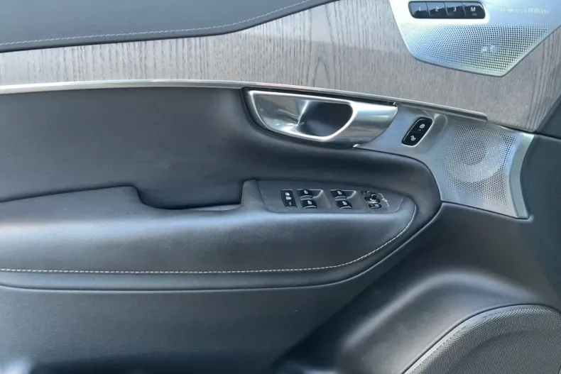 Volvo XC90 din 2023 cu 85.164 km - oferta VOL181680 - foto 10