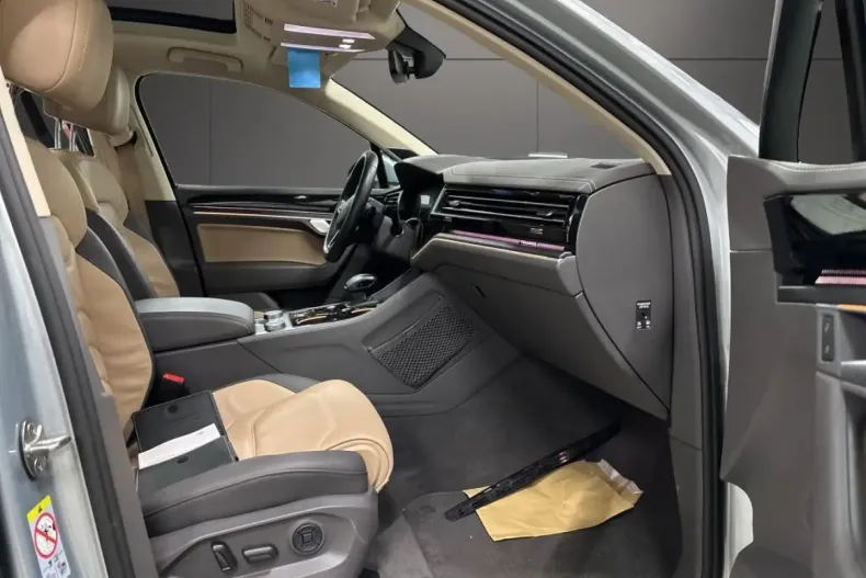 Volkswagen Touareg din 2024 cu 71.125 km - oferta VOL181705 - foto 7