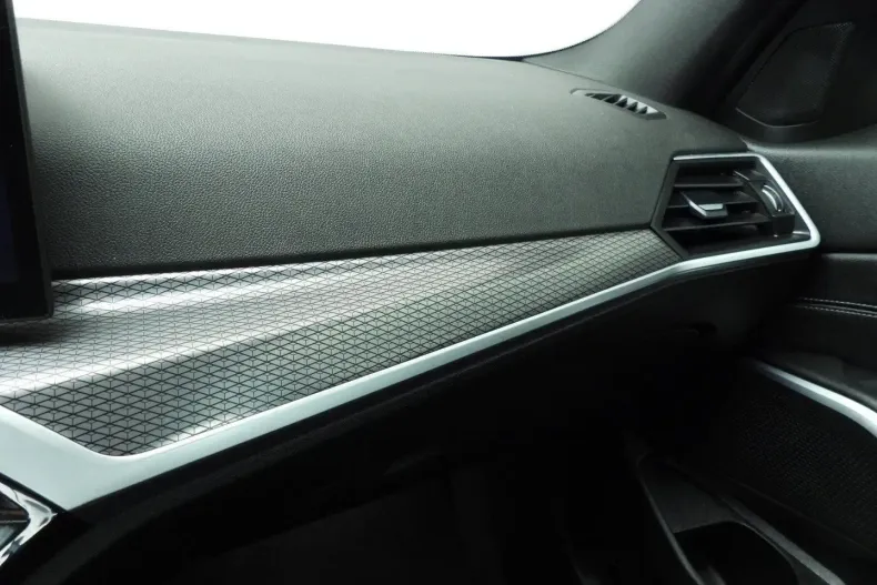 BMW 320 (Seria 3) din 2024 cu 11.000 km - oferta BMW181724 - foto 32