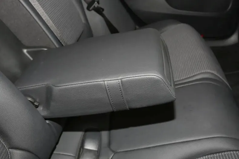 Mercedes-Benz C 200 (Clasa C) din 2023 cu 74.650 km - oferta MER181726 - foto 10