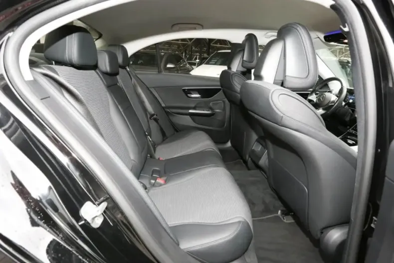 Mercedes-Benz C 200 (Clasa C) din 2023 cu 74.650 km - oferta MER181726 - foto 11