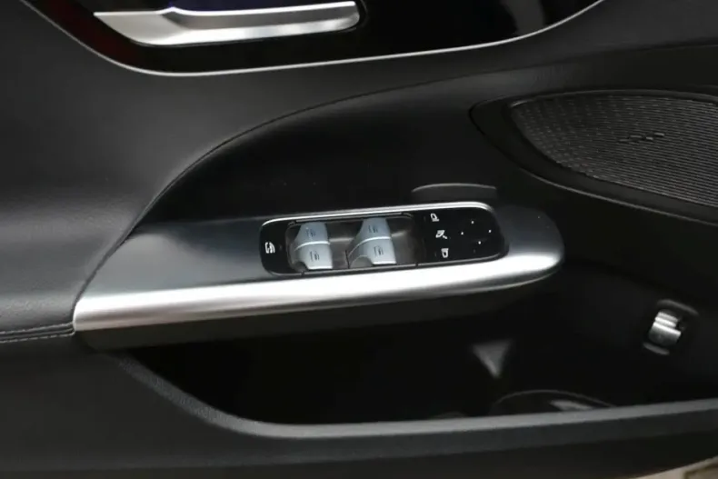 Mercedes-Benz C 200 (Clasa C) din 2023 cu 74.650 km - oferta MER181726 - foto 17