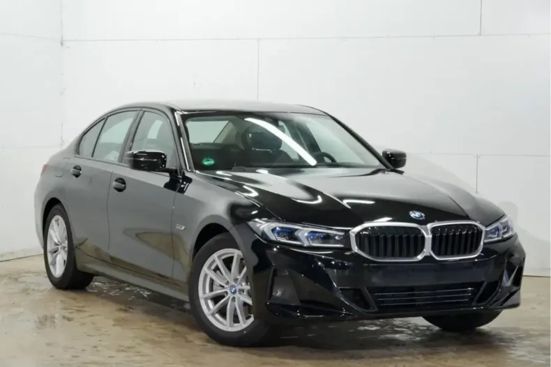 BMW 330 (Seria 3) din 2024 cu 18.500 km - oferta BMW181734 - foto 2