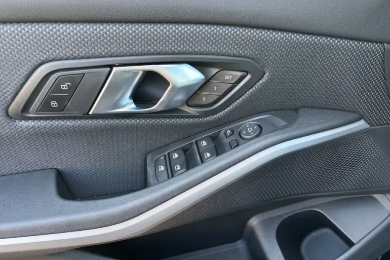 BMW 320 (Seria 3) din 2024 cu 14.455 km - oferta BMW181737 - foto 15