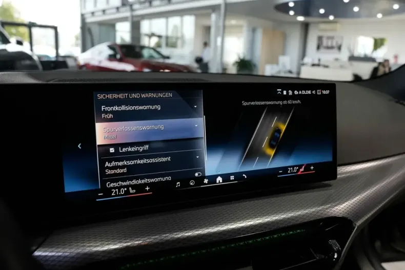 BMW 320 (Seria 3) din 2025 cu 6.111 km - oferta BMW181739 - foto 14