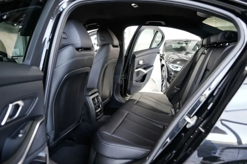 BMW 320 (Seria 3) din 2025 cu 6.111 km - oferta BMW181739 - foto 18