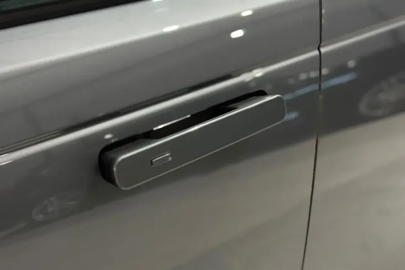 Land Rover Range Rover Velar din 2024 cu 23.873 km - oferta LAN181743 - foto 8