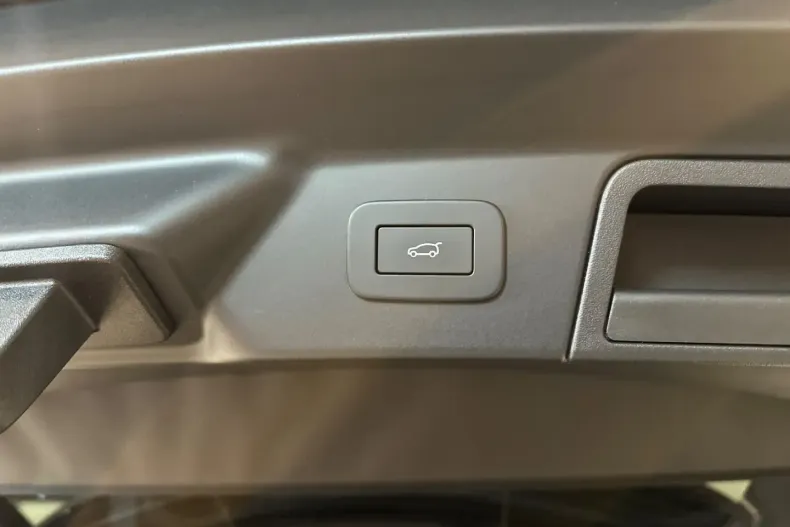 Land Rover Range Rover Velar din 2024 cu 23.873 km - oferta LAN181743 - foto 42