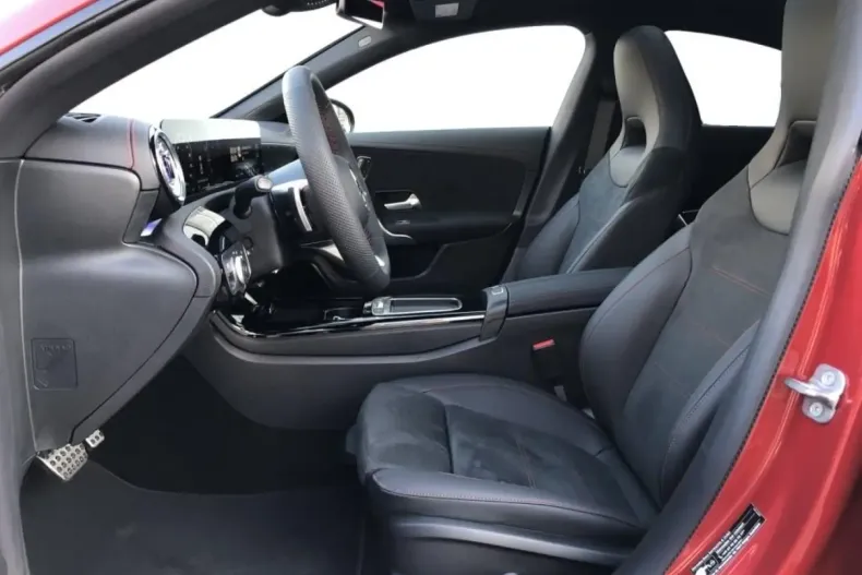 Mercedes-Benz CLA 220 (Clasa CLA) din 2025 cu 11.168 km - oferta MER181750 - foto 5