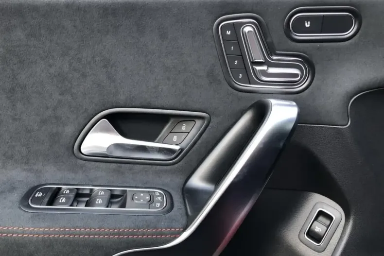 Mercedes-Benz CLA 220 (Clasa CLA) din 2025 cu 11.168 km - oferta MER181750 - foto 15