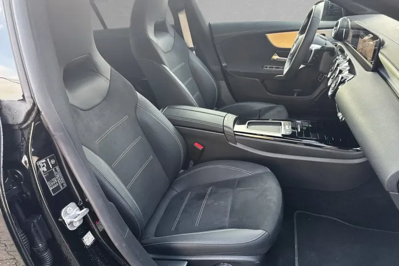 Mercedes-Benz CLA 200 (Clasa CLA) din 2025 cu 6.533 km - oferta MER181751 - foto 3