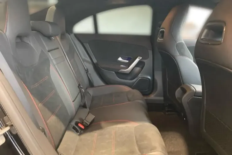 Mercedes-Benz CLA 220 (Clasa CLA) din 2025 cu 13.877 km - oferta MER181756 - foto 8