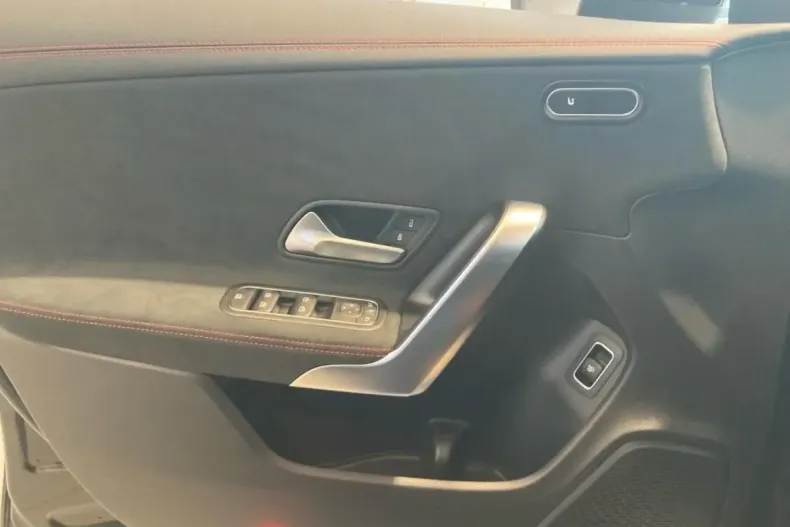 Mercedes-Benz CLA 220 (Clasa CLA) din 2025 cu 13.877 km - oferta MER181756 - foto 14