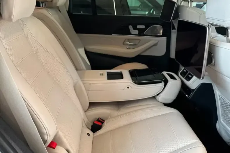 Mercedes-Benz GLS 580 (Clasa GLS) din 2025 cu 15.000 km - oferta MER181757 - foto 12