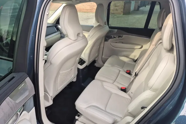 Volvo XC90 din 2024 cu 26.000 km - oferta VOL181784 - foto 9