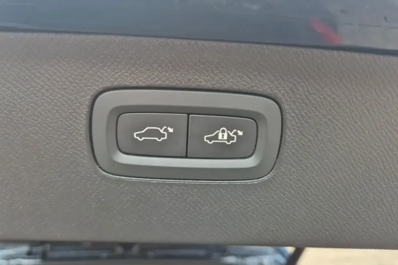 Volvo XC90 din 2024 cu 26.000 km - oferta VOL181784 - foto 12