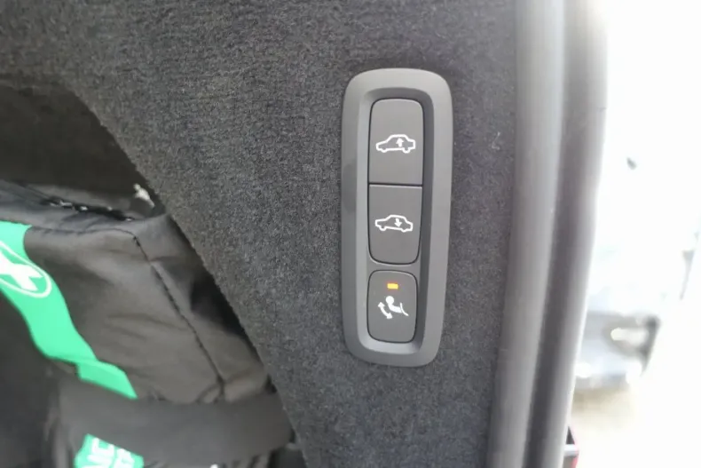 Volvo XC90 din 2025 cu 23.999 km - oferta VOL181789 - foto 12