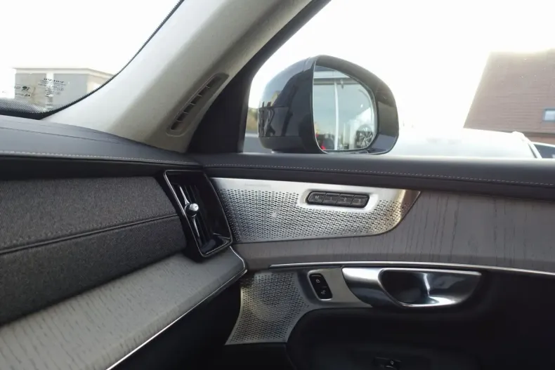 Volvo XC90 din 2025 cu 23.999 km - oferta VOL181789 - foto 19