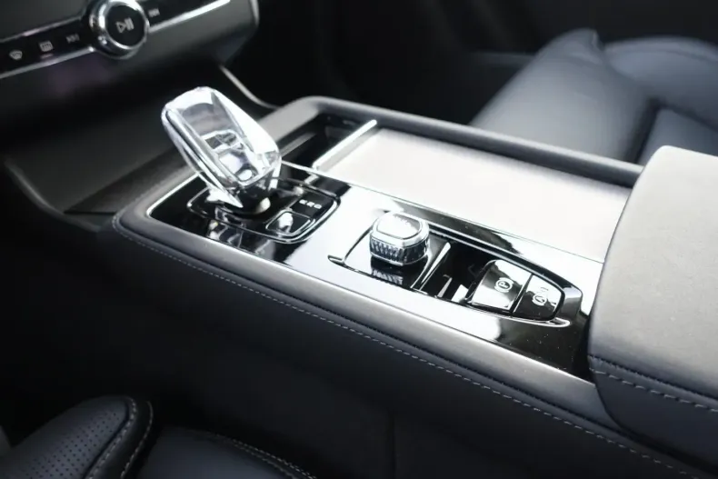 Volvo XC90 din 2025 cu 23.999 km - oferta VOL181789 - foto 20