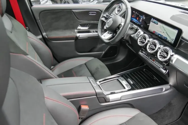 Mercedes-Benz GLB 35 AMG (Clasa GLB) din 2024 cu 9.701 km - oferta MER181795 - foto 3