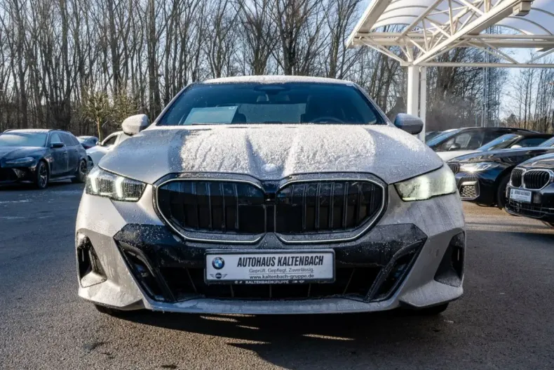 BMW 540 (Seria 5) din 2025 cu 23.078 km - oferta BMW181800 - foto 1