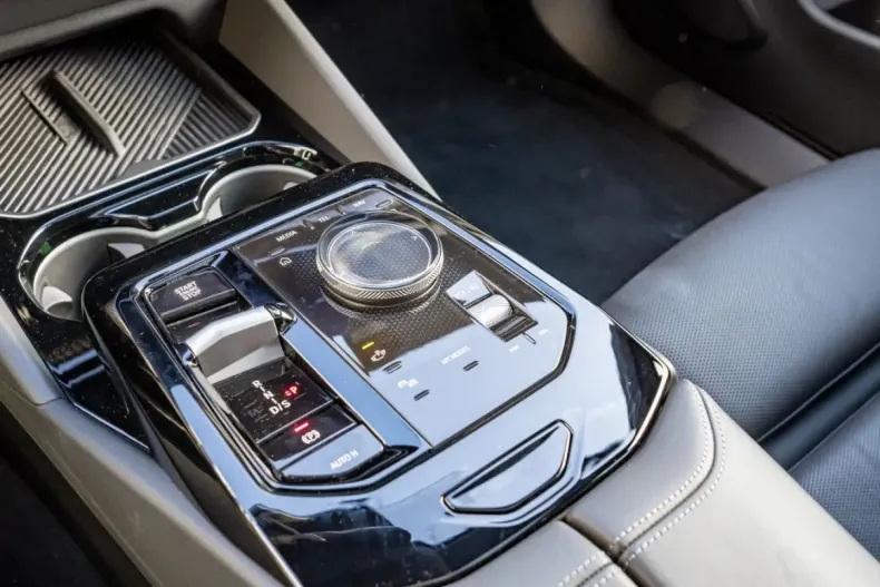 BMW 540 (Seria 5) din 2025 cu 23.078 km - oferta BMW181800 - foto 12