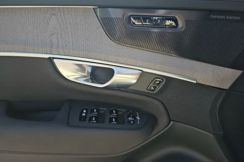 Volvo XC90 din 2025 cu 14.500 km - oferta VOL181806 - foto 11