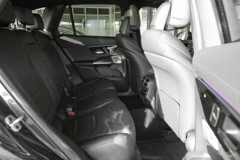 Mercedes-Benz GLC 63 AMG (Clasa GLC) din 2024 cu 14.700 km - oferta MER181809 - foto 11